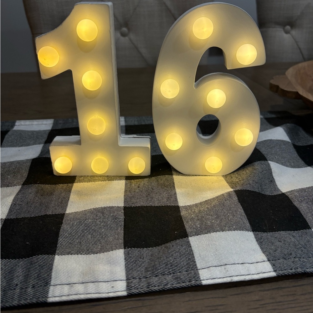 Source Unknown LED Number 16 Light - White and Yellow